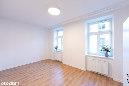 Studio| Wrzesińska| Metro M2| Nieumeblowane| Bez prowizji|