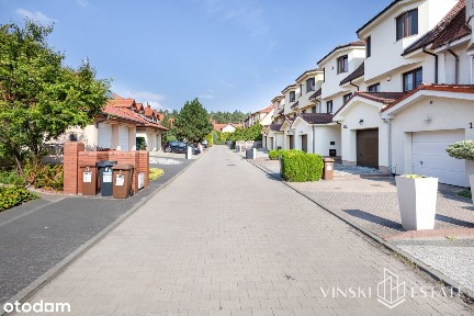 Szeregowiec tuż przy ścianie lasu | Zamknięte osiedle