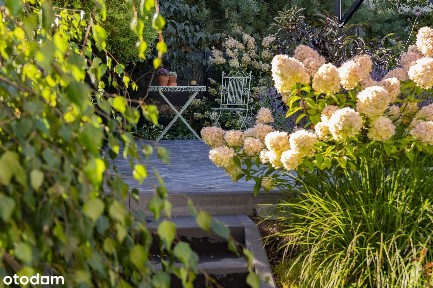 Mój przytulny dom z naturalistycznym ogrodem, fotowoltaiką i garażem