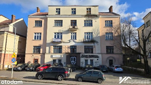 Budynek mieszkalno-usł 1384m2, mieszkalny 239m2, teren 2693m2 KROSNO