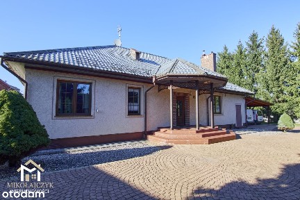 Funkcjonalny dom w Bartoszycach / do zamieszkania / 164 m2