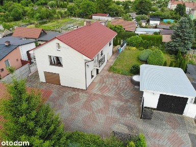 dom w Iwinach - funkcjonalny, działka, garaż