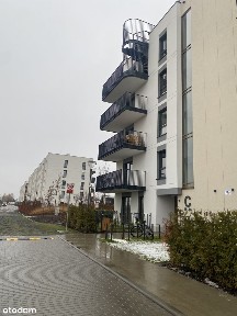 4-pokojowe mieszkanie, częściowo wykończone, blisko metra i szkoły