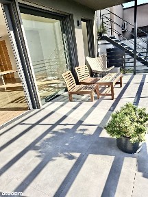 Połowa domu z tarasem i ogrodem + miejsce w garażu