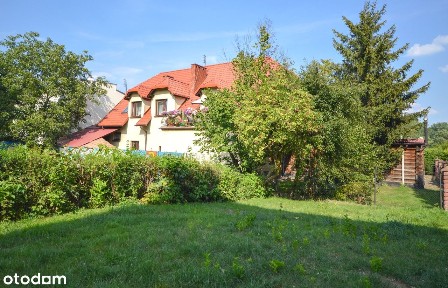 Budynek usługowo-mieszkalny przy głównej drodze krajowej nr 44