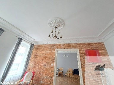 trzy duże pokoje w klimatycznej kamienicy