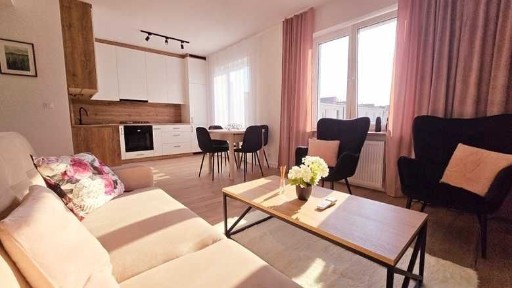 Gotowe do wprowadzenia/ przy budynku parking