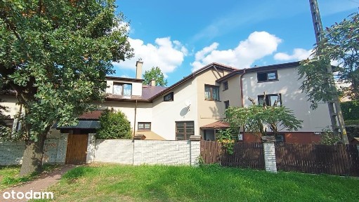 Sprzedam przestronny lokal usługowy z częścią mieszkalną.