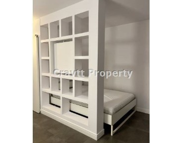 Elegancka kawalerka, 2009, balkon Metro 500m