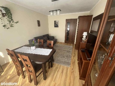 Na sprzedaż: 2-pokojowe mieszkanie, 4 piętro, blok z wielkiej płyty