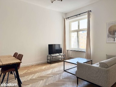 Przestronny 3-pok. w przedwojennej kamienicy - centrum Warszawy