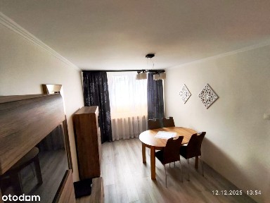 Przytulne i dobrze skomunikowane.