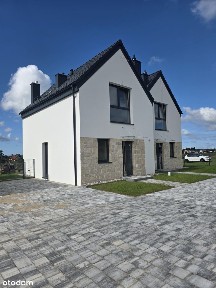 Lubkowo, piękne domki nad jeziorem Żarnowieckim