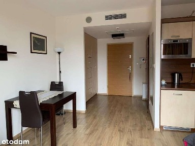 Studio, pl.Dominkański. budynek jUST-IN CENTER