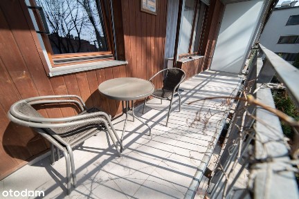 Przestronne 2-pokojowe mieszkanie z balkonem w centrum