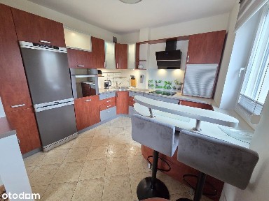 Do wynajęcia jasne, 3-pokojowe mieszkanie z samodzielnym garażem