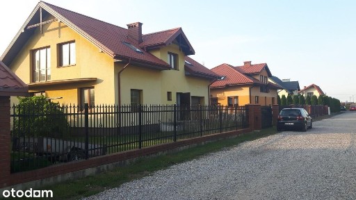 Dom wolnostojący w Warce przy ulicy Różanej