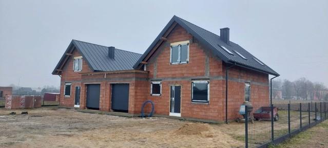 Nowy dom z garażem i użytkowym poddaszem