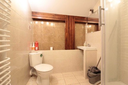 Piętro w domu dla pracowników firm, 3 pok. kuchnia, łazienka