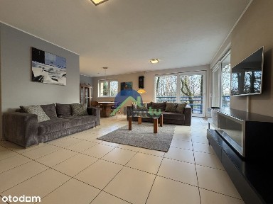 Jasne mieszkanie z dużym tarasem i funkcjonalnym u