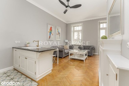 Hoża 50 Luksusowy apartament w kamienicy z garażem