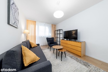 Przy SKY TOWER, zadbane 2 pokoje, osobna kuchnia, parkowanie -szlaban.