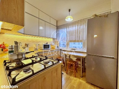 Słoneczne, komórka na półpiętrze, piwnica