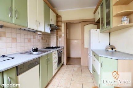 Os. Kmity / Budynek Pod Biura, Usługi / Parking /