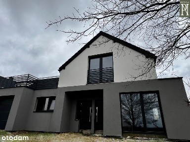 Dom pod lasem z opcją wyodrębnionego mieszkania!