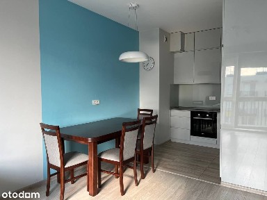 2-pokojowe mieszkanie z balkonem i miejscem parkingowym (Włochy)