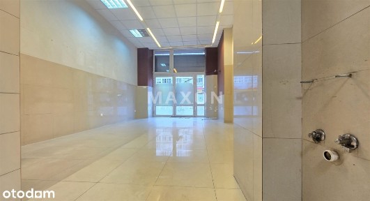 Lokal na parterze z bezpośrednim wejściem.