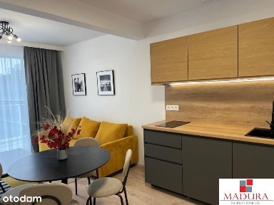 Umeblowany apartament -2 pokoje/widok na morze