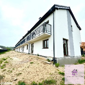 Nowoczesne domy z garażem i pompą ciepła