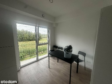 Kawalerka 24m od zaraz, korty tenisowe,miejsce parkingowe.