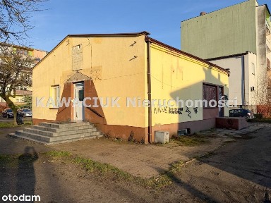 Dom wolnostojący zaadoptowany na cele usługowe