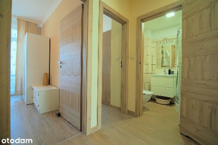 Z parkingiem komfortowe 2 pokojowe z osobną kuchnią