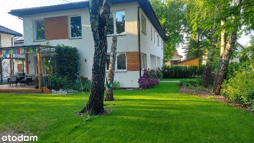 Przytulny, artystyczny i otoczony piękną zielenią dom w Milanówku