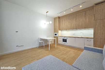 Trzy pokoje przy CH Targówek, garaż, komórka.