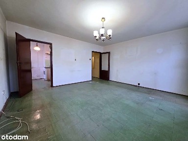 | Bezpośrednio sprzedam duże mieszkanie w bloku |