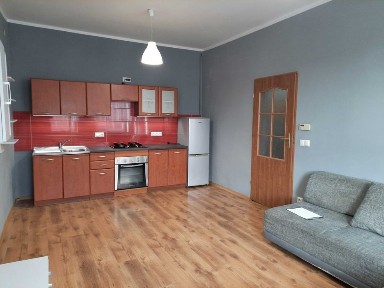 Sprzedam mieszkanie Pyskowice rynek parter 52m2 + piwnica
