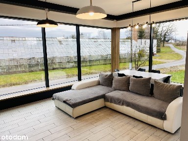 W cenie wynajmu ogrzewanie i internet.