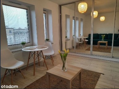 Centrum, kawalerka 34 mkw, Al. Wojska Polskiego 49.