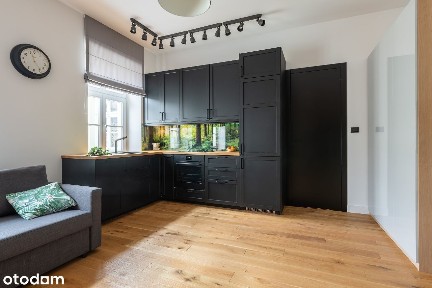 BEZPOŚREDNIO kawalerka przy metrze