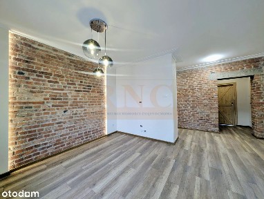 Dwa pokoje po generalnym remoncie | Sztukateria i cegła | 48,6 m2