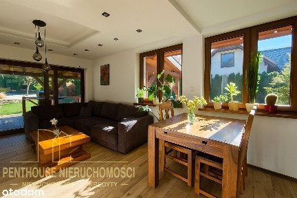 Stylowy dom z basenem, tarasem i widokiem na góry