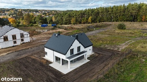 Dom wolnostojący w otoczeniu lasu, garaż na 2 auta