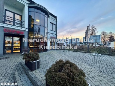 Przestronny lokal usługowy w centrum miasta.