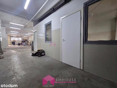 Hala z bramą rozładunkową