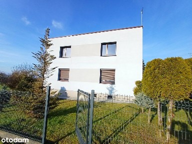 Przestronny dom z garażem i budynkiem gospodarczym