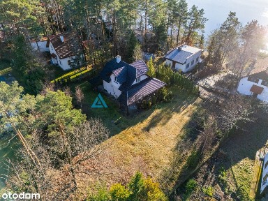 Dom Łubiana z widokiem na jezioro Sudomie